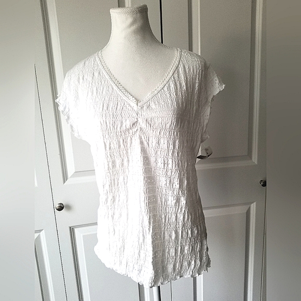 Women's Eyelet T-shirt NWT